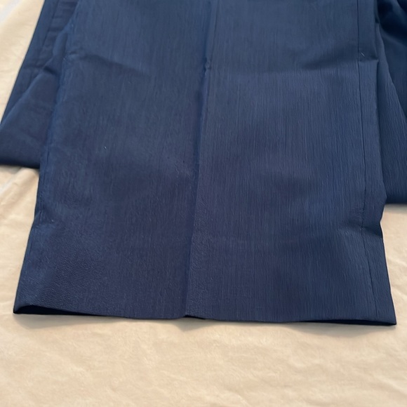 Roundtree & Yorke Travel Smart dress pants. Navy 46 waist 32 inseam - Picture 3 of 5